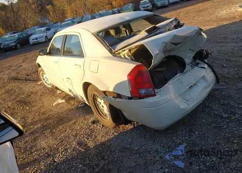 2005 Chrysler 300 z USA, uszkodzony, nr VIN 2C3JA43R75H613257